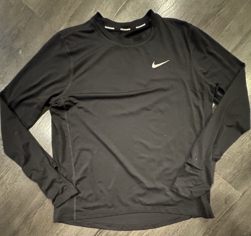Nike Running Shirt Medium Women's Element Running Thumbholes Long Sleeve Black